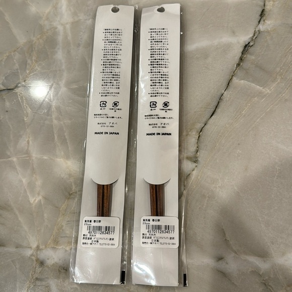 Set of 2 Pairs Japanese Natural Wood Chopsticks - Made in Japan - NEW - Picture 2 of 3